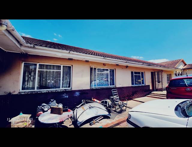 8 BEDROOM HOUSE FOR SALE IN NORTHDALE